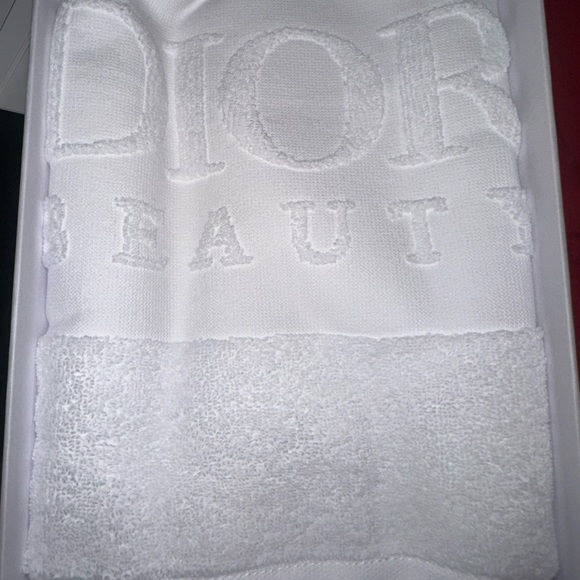 Dior Beauty Face Towel White Logo Cotton Authentic Gift Box - Picture 5 of 9